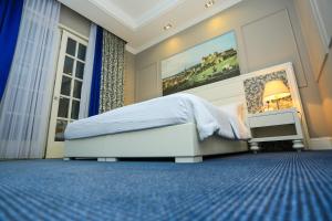 Voodi või voodid majutusasutuse Hotel Monarch toas