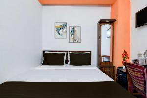 Una cama o camas en una habitación de Hotel O Swami Vivekananda University Kolkata 21 fotos más