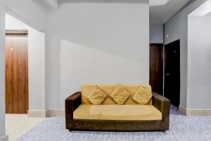 Un lugar para sentarse en Super Hotel O Palasuni Bridge Bhubaneswar Formerly Ganpat