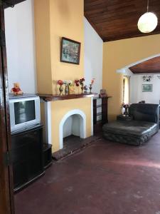 Телевизор и/или развлекательный центр в Malgedara