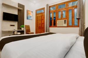 TV/trung tâm giải trí tại Super Townhouse Vishwanath Temple Varanasi