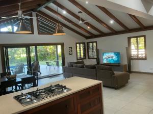 Et tv og/eller underholdning på The 19th Green