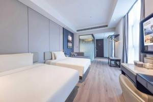 Postel nebo postele na pokoji v ubytování Atour X Hotel Shanghai Shuguang Wusong Cruise Terminal + 21 fotografií