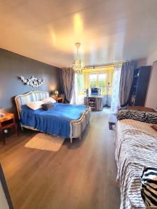 Ένα ή περισσότερα κρεβάτια σε δωμάτιο στο les gites du verger