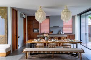 Posezení v ubytování Glass House 2BR Villa in Rice Filed, Ubud