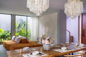 Posezení v ubytování Glass House 2BR Villa in Rice Filed, Ubud