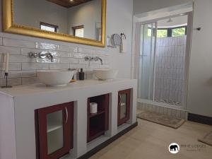 Et badeværelse på Mufasa's Den Zebula