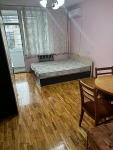 Ένα ή περισσότερα κρεβάτια σε δωμάτιο στο CVETI Haus