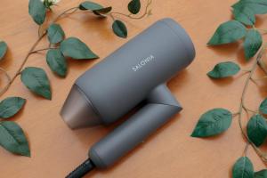 a blow dryer on a table with green leaves at 熱海絶景温泉宿 kintsugi 宙 in Wada