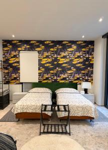 En eller flere senge i et værelse på Glass & Charme - Central Suite