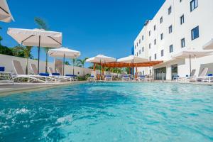 Πισίνα στο ή κοντά στο Days Inn by Wyndham Juan Dolio +71 φωτογραφίες