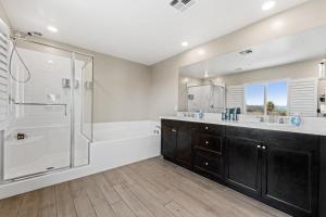 Gallery image of Modern 4BR 3 Baths Free Parking Great Location in Riverside