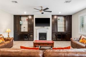 Χώρος καθιστικού στο Modern 4BR 3 Baths Free Parking Great Location