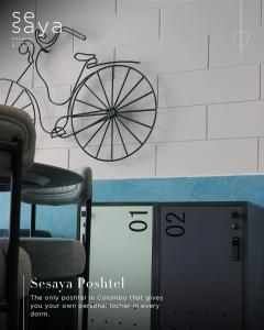 Jízda na kole v ubytování SeSaya Poshtel & Bistro - Colombo's Newest and Finest Poshtel Dorms and Rooms nebo okolí