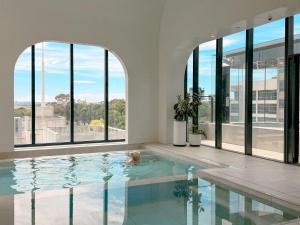 Swimmingpoolen hos eller tæt på Aspire Boutique Condo Melbourne CBD