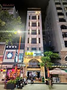 Tòa nhà nơi khách sạn tọa lạc