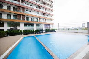 Swimmingpoolen hos eller tæt på The Signature Apartment by G&L Luxury Properties Unit A407