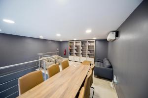 Et opholdsområde på The Signature Apartment by G&L Luxury Properties Unit A407 + 125 billeder