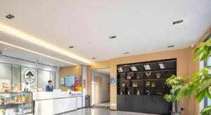 Kuchyň nebo kuchyňský kout v ubytování GreenTree Inn Express Qingdao Jiaodong International Airport