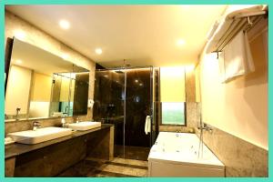 Phòng tắm tại New Rock Beach Hotel Anandi Palace - Near Sea Beach , Shree Jagarnath Temple , Best Hotel , Fully Air Conditioning Hotel