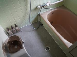 a bathroom with a toilet and a tub with a shower at Newopen 一棟貸切宿YUNOWA 車3台駐車可 6名様まで同料金 in Nagato +23 photos