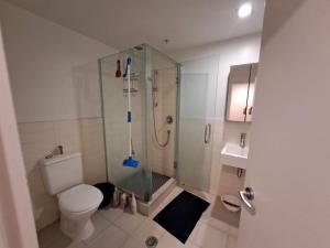 Koupelna v ubytování Quiet secure home in CBD, handy close to Downtown Britomart Ferry and Spark Arena