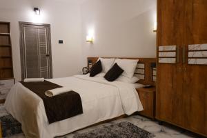 En eller flere senge i et værelse på Sea View Beach Resort