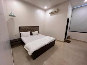 Postel nebo postele na pokoji v ubytování Hotel Golden Leaf