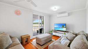 Μια τηλεόραση ή/και κέντρο ψυχαγωγίας στο Riverside Retreat