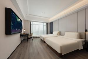 Ένα ή περισσότερα κρεβάτια σε δωμάτιο στο Atour X Hotel Shanghai Songjiang Ronglei East Road +52 φωτογραφίες