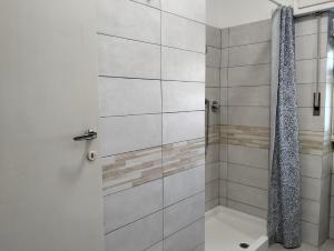 Ванная комната в Villa Eusepia, di fronte alla spiaggia di Tirrenia +41 фотография