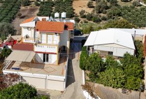 una vista aérea de una casa en Villa Thea, en Moírai 87 fotos más