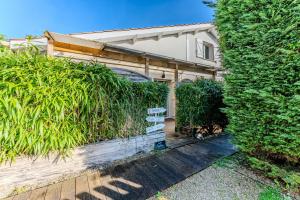 Afbeelding uit fotogalerij van Villa Saint Barth in Gujan-Mestras