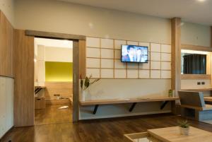 TV a/nebo společenská místnost v ubytování The Zenith Residence Hotel