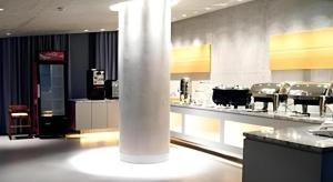 a room with a white column in the middle at Jinjiang Inn Huizhou Xihu Lake Shuidong Street River View in Huizhou