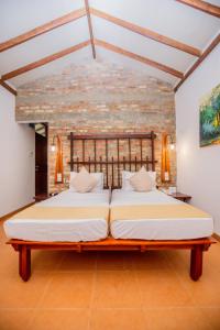 Una cama o camas en una habitación de The Coastal Village Cabanas