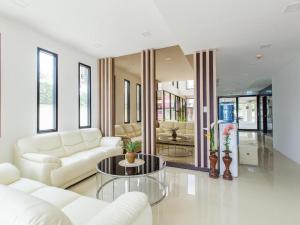 Χώρος καθιστικού στο B2 Ubon Premier Hotel