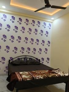 a bedroom with purple stenciled animals on the wall at KeshavShree home stay in Ujjain
