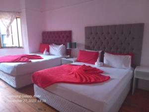 Ένα ή περισσότερα κρεβάτια σε δωμάτιο στο Neo & Ruks Guest Houses parow 4 +16 φωτογραφίες