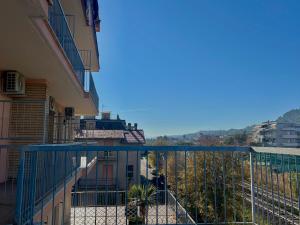 Dépendance La Perla Preziosa في غْروتّامّاري: منظر من الشرفة على مبنى