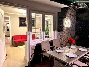 Χώρος καθιστικού στο Bell Villa Luxury 3BHK Private Home Stay with Garden perfect for Families Couples Staycations