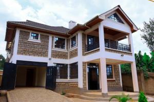 cozy coop : منزل به الكثير من النوافذ