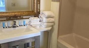 Ванная комната в The Georgian Resort +118 фотографий