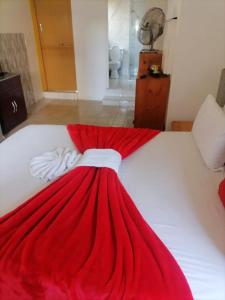 Postel nebo postele na pokoji v ubytování Neo & ruks guest houses Boston Belleville 4