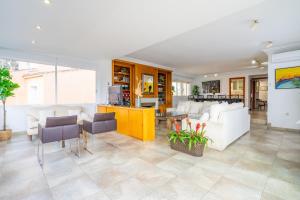 Køkken eller tekøkken på Villa Arenas + 23 billeder