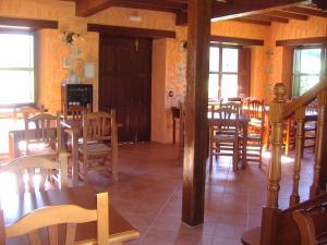 Reštaurácia alebo iné gastronomické zariadenie v ubytovaní Posada Las Puentes