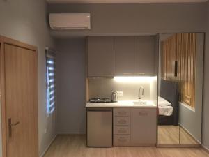 Kuchyň nebo kuchyňský kout v ubytování Preveza Suitestay Apartments Dodonis 28