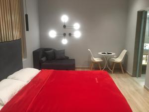 Postel nebo postele na pokoji v ubytování Preveza Suitestay Apartments Dodonis 28