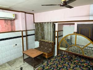 Posezení v ubytování Pondicherry Ramesh inn