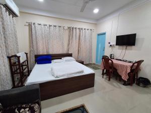 TV a/nebo společenská místnost v ubytování Dorika Homestay, Guwahati